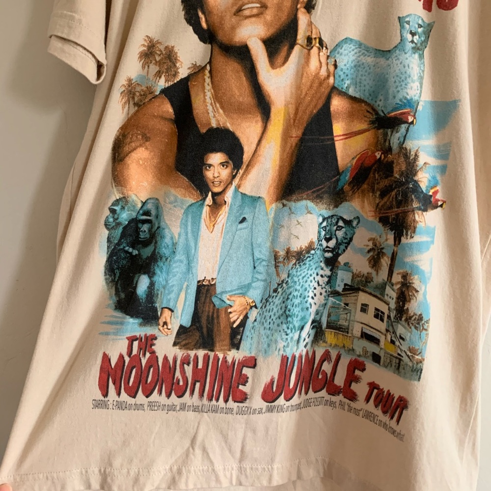Bruno Mars concert moonshine jungle graphic tee - Picture 3 of 7